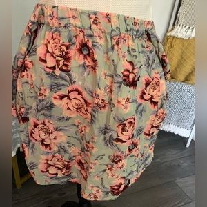 Women’s floral loose mini skirt